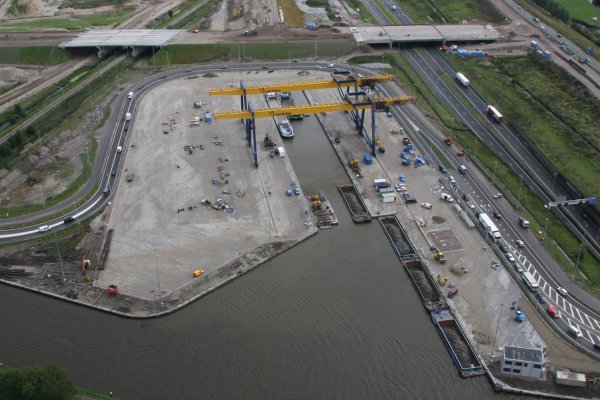 2010-OTA bouw gevordede fase-luchfoto 5-insteekhaven uitgegraven