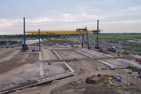 2010-OTA-in aanbouw voorafgaand aan uitgaven insteekhaven